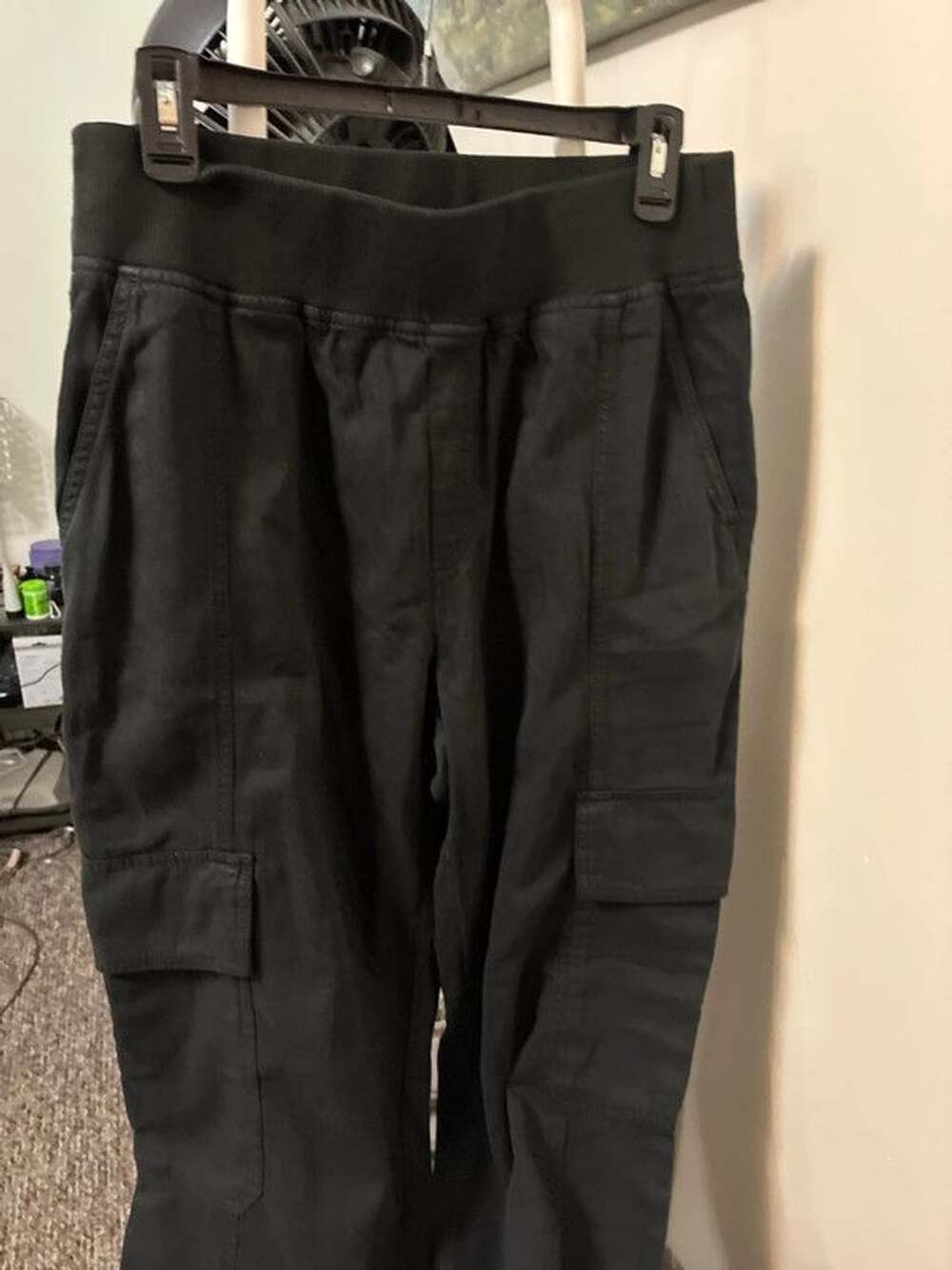 Women’s nwt loft lou and grey black medium cargo pull on pants
